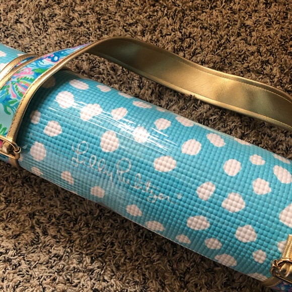 π₯π₯MOVING SALEπ₯π₯NWT Lilly Pulitzer Aqua La Vista yoga mat 24β x 68β adjustable st - Picture 3 of 8